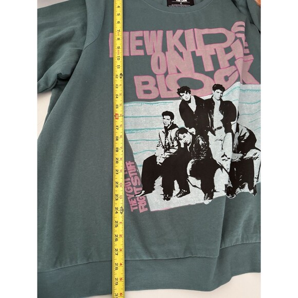 Torrid New Kids on the Block Sweatshirt 4X Cozy Fleece Crew Neck  4 Plus Green - Picture 7 of 7